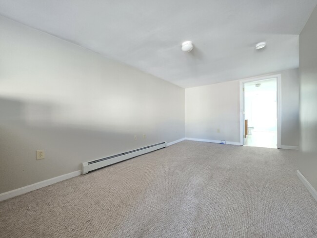 Building Photo - 208 Grove St