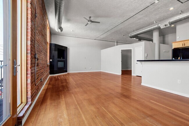 Building Photo - One-of-a-Kind Tejon Street Condo in Unbeatable Location! No Utility Setup Required!