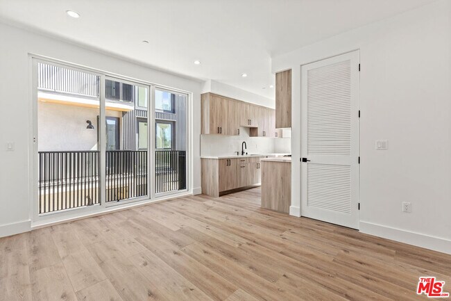 Building Photo - 10915 Hesby St