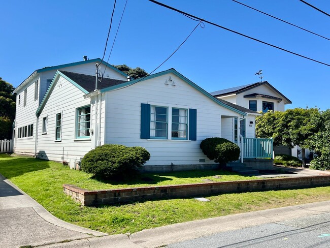 Building Photo - Charming Furnished Home in PG available May 01, 2026!