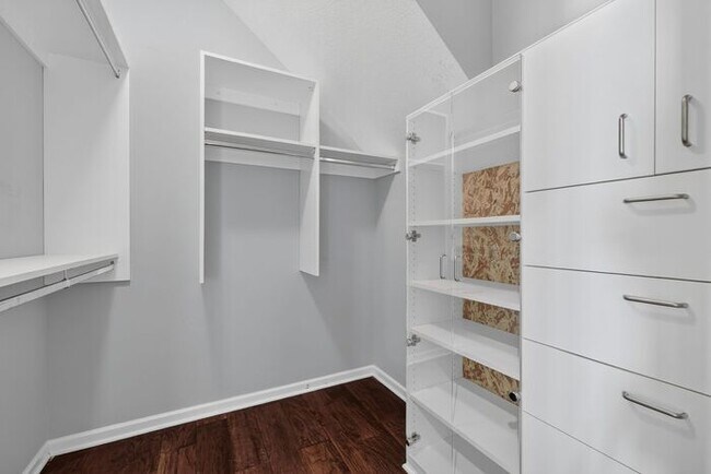 Building Photo - Unique Centennial Townhome