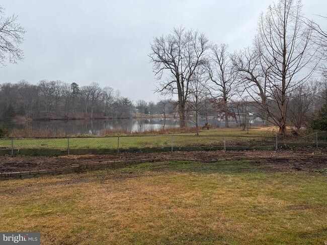 Building Photo - 448 Lake Ave