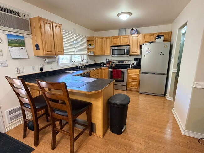 Building Photo - EPHRATA- 2+ bed/2 bath home with private deck w/ hillside views, d/w, a/c and garage! W/S/G paid!