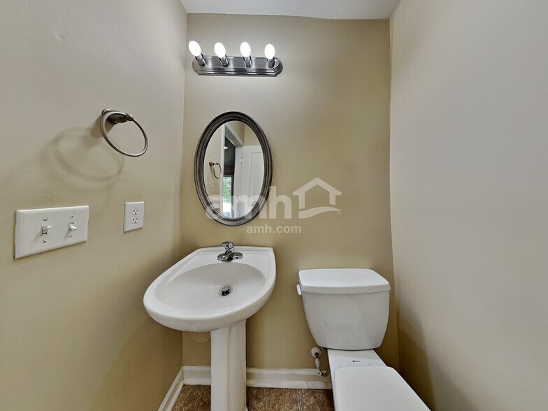 Building Photo - 129 Midwood Rd