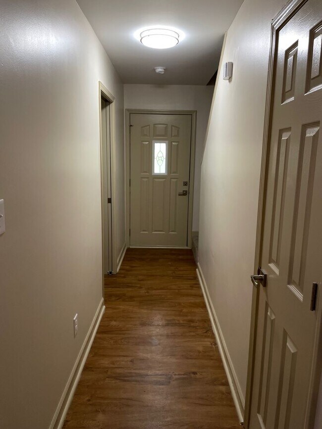 Building Photo - 1304