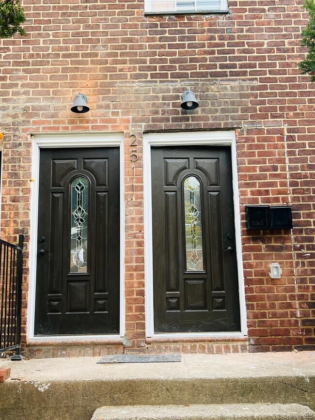 Primary Photo - 32-11-11 87th St