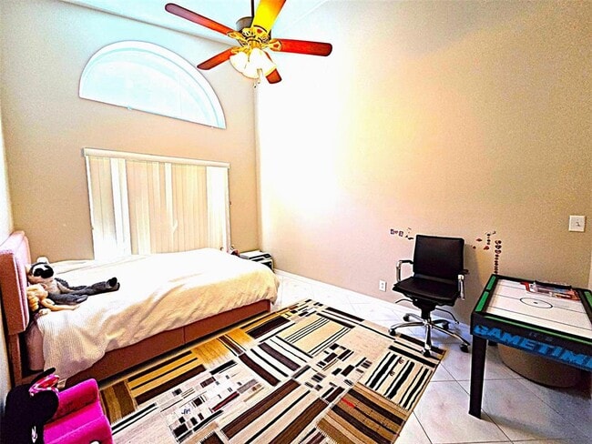 Building Photo - 2547 Estancia Blvd