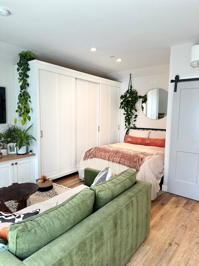 Building Photo - 2933 Midvale Ave