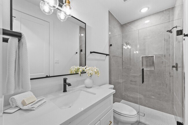 Building Photo - 3903 F Pinemont Dr