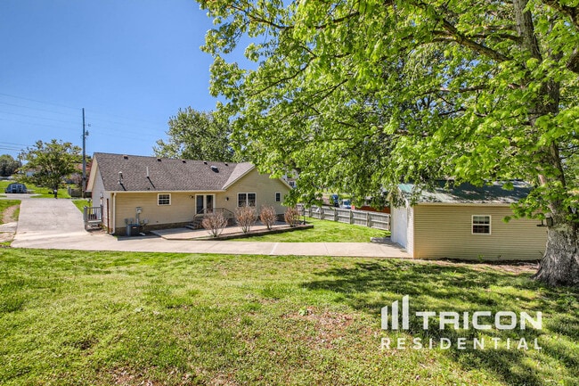 Building Photo - 325 Forrest Dr