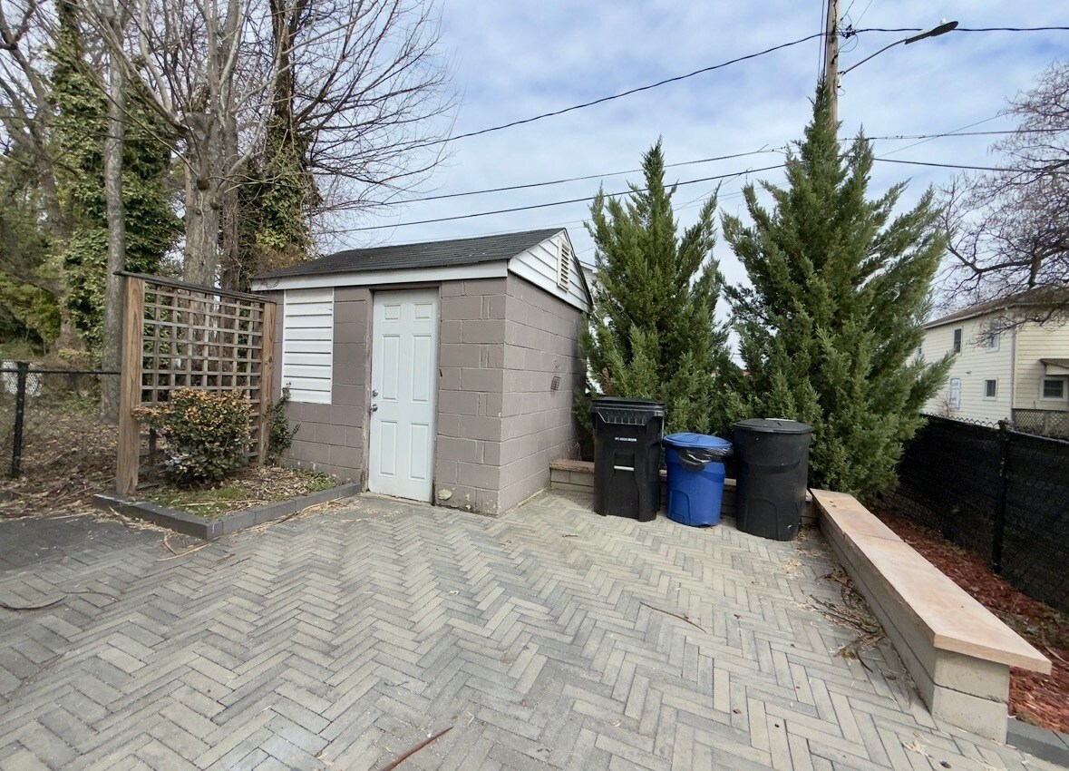 Building Photo - 123 Walnut Ave