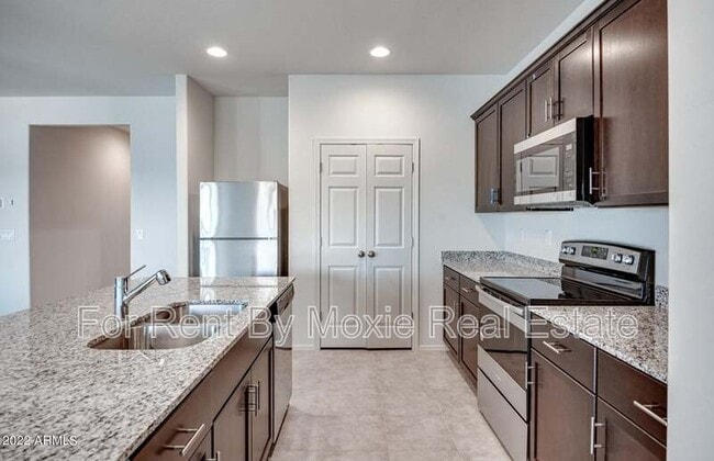 Building Photo - 18354 N Buckhorn Trail