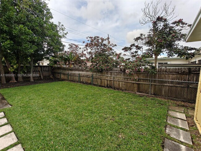 Building Photo - 1812 N 40th Ave