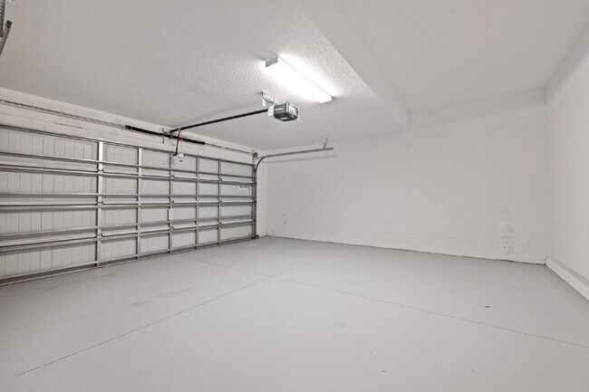 Building Photo - Apply before the 20th of September to get ...