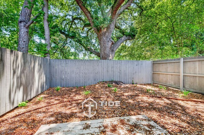 Building Photo - Modern Living Minutes from Park Circle