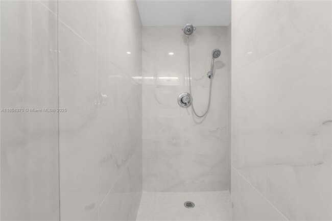 Building Photo - 1331 Lincoln Rd