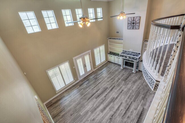 Building Photo - 10819 Lake Windcrest Blvd