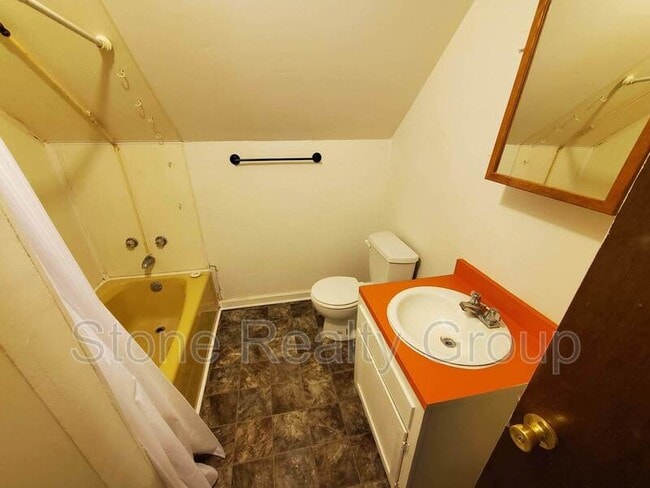 Building Photo - 509 S 5th St