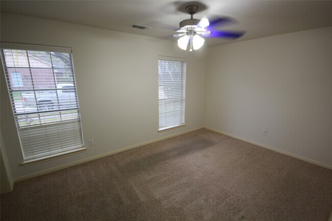 Building Photo - 19055 Village Maple Ct