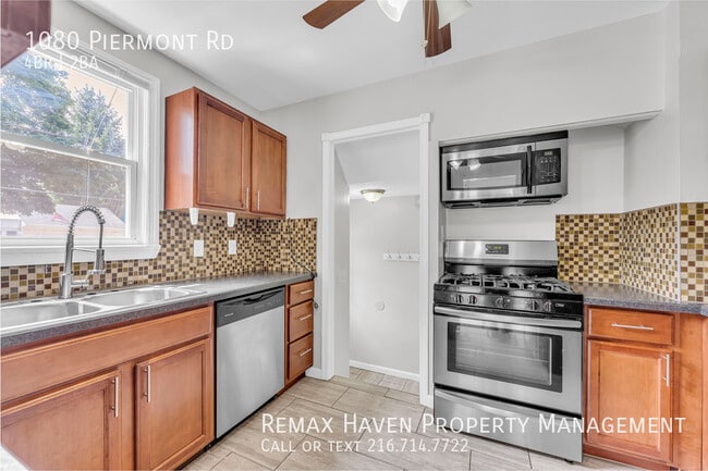 Building Photo - 1080 Piermont Rd