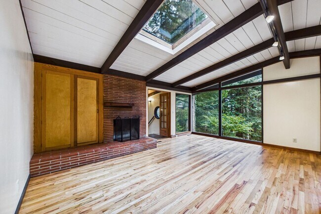 Building Photo - 2910 Greenbriar Ln