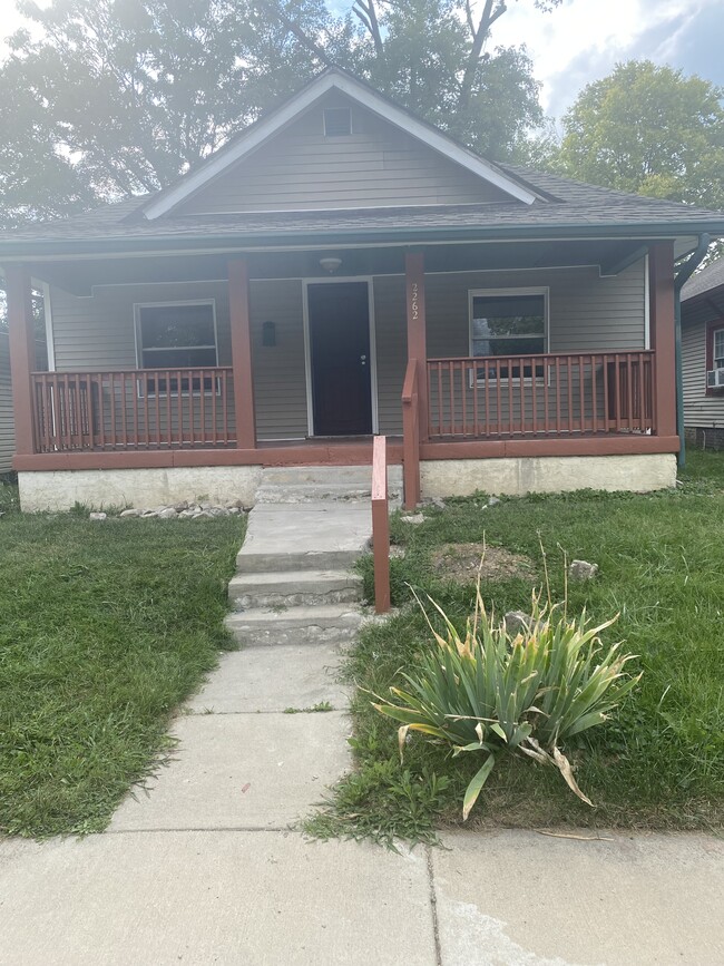 Primary Photo - 2262 N Parker Ave