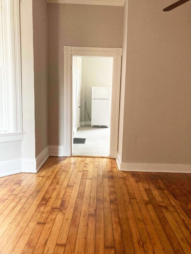 Building Photo - 3221 Bishop St