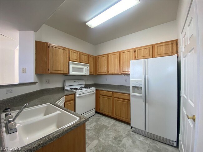 Building Photo - 8555 W Russell Rd