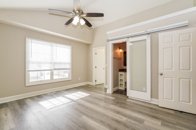 Building Photo - 100 Dakota Ct