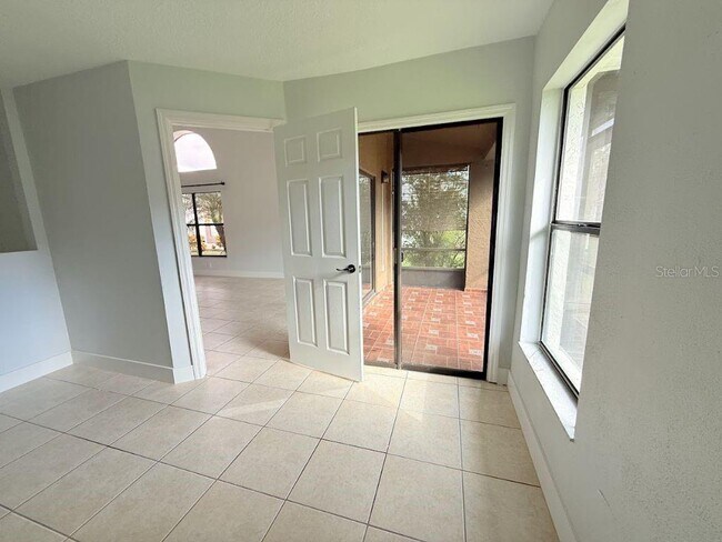 Building Photo - 109 Lakepointe Cir