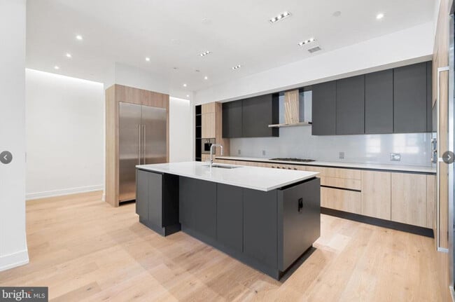 Building Photo - 724 Chesnut Street