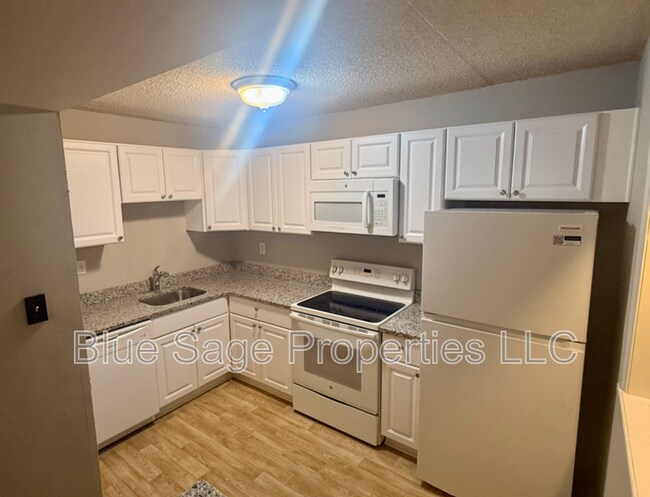 Building Photo - 768 Putnam Blvd