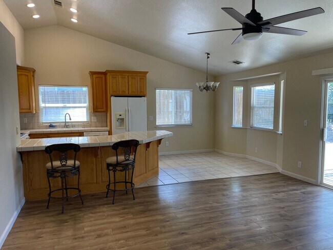 Building Photo - 143 Goldenwest Ct