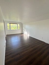 Building Photo - 88 Pinewood Ave