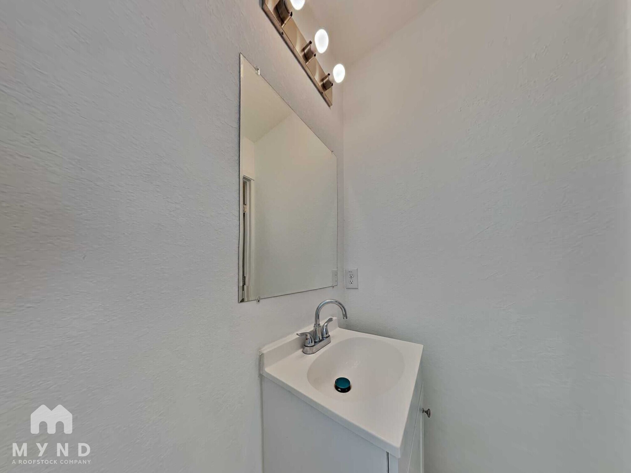 Building Photo - 3034 W Salinas St