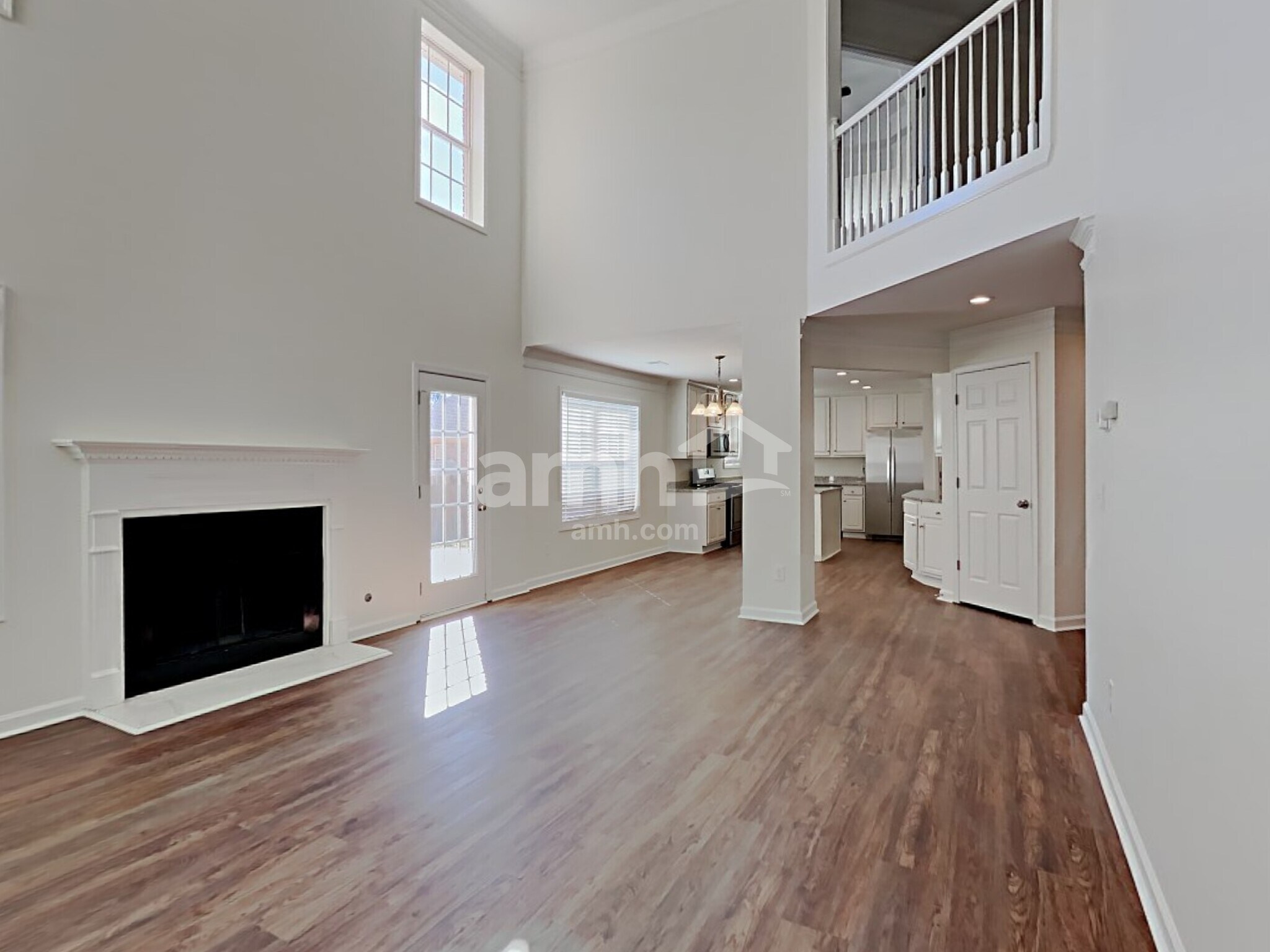 Building Photo - 979 Park Knoll Ct NE