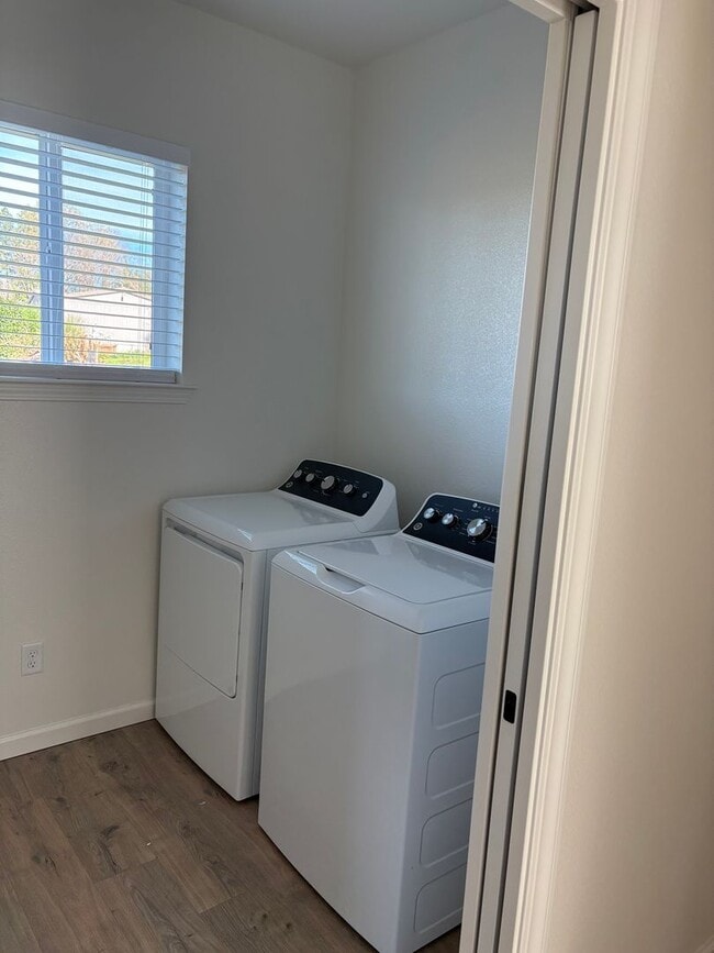 Building Photo - 1329 Taylor Ln