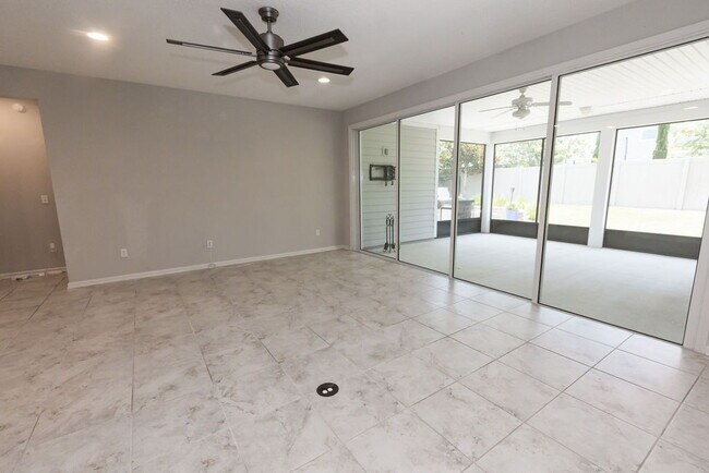 Building Photo - Shearwater, 4 bedroom 3.5 bath home for rent.