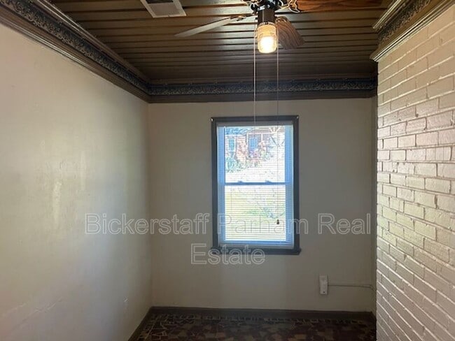 Building Photo - 2424 7th St