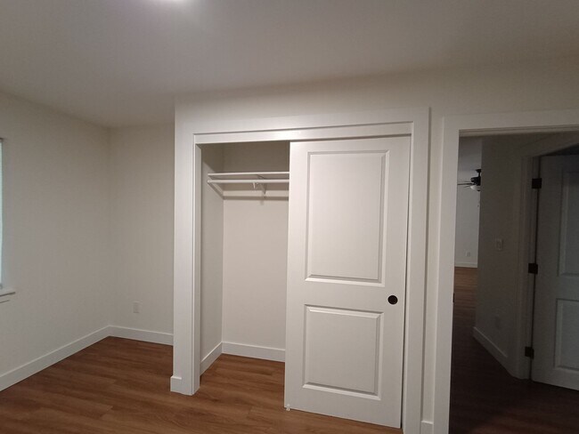 Building Photo - Oak130 - B