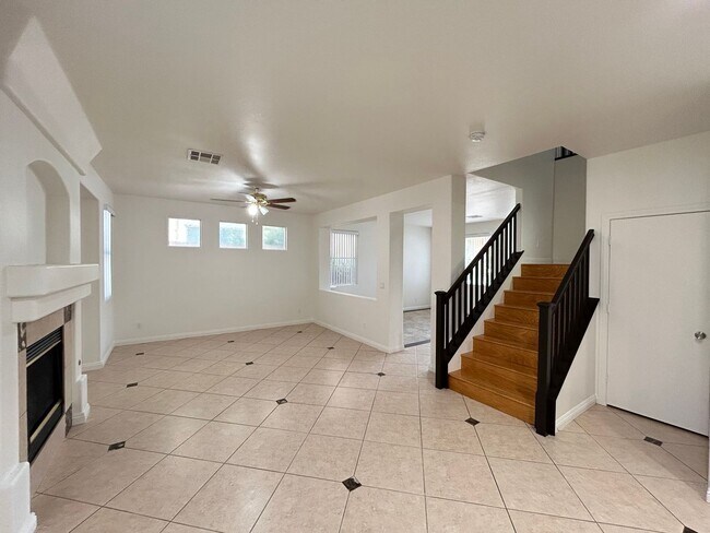Building Photo - Desirable Summerlin Home 4 Bedrooms 2.5 Ba...