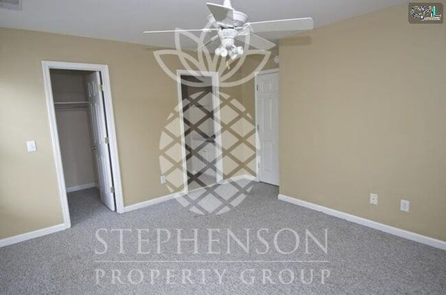 Building Photo - college students welcome