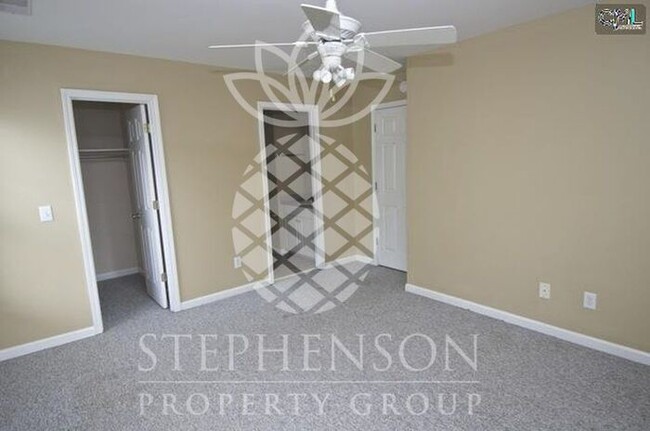 Building Photo - Student friendly rental