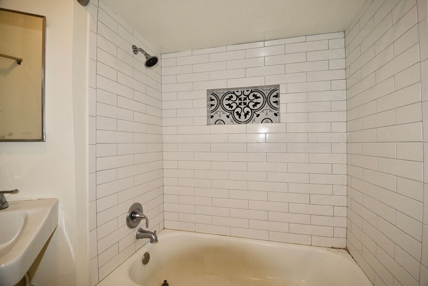 Building Photo - 314 W Mission St