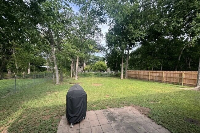 Building Photo - 1291 Edgewater Falls