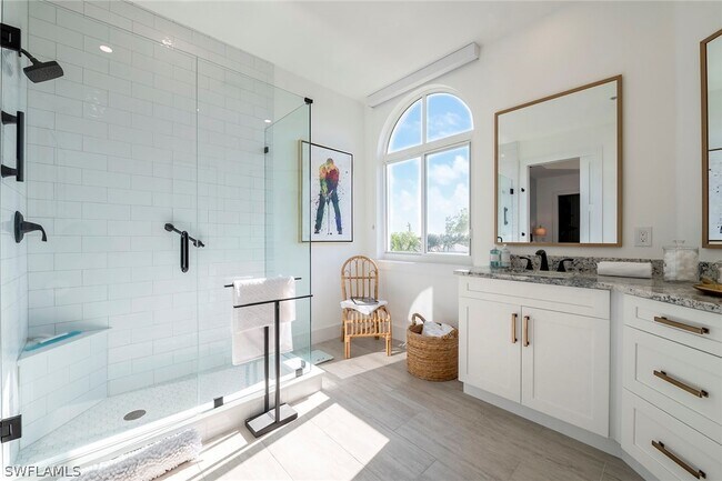 Building Photo - 1540 Clermont Dr