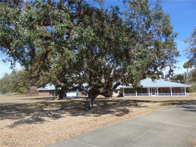 Building Photo - 1092 Riverbend Dr