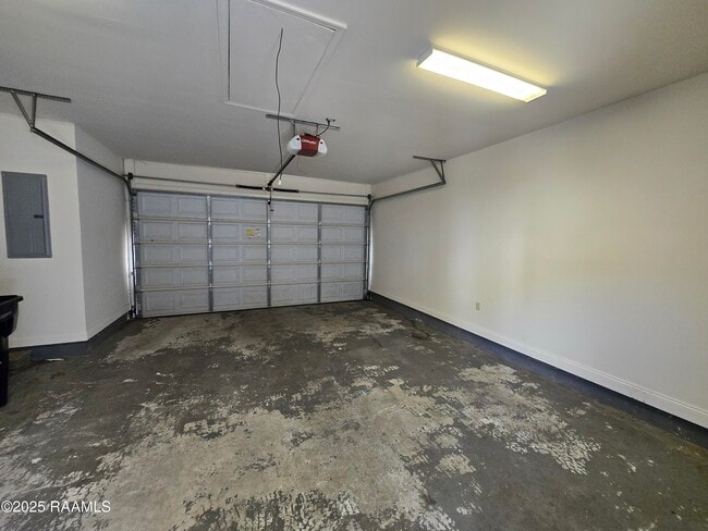 Building Photo - 208 Traditions Dr