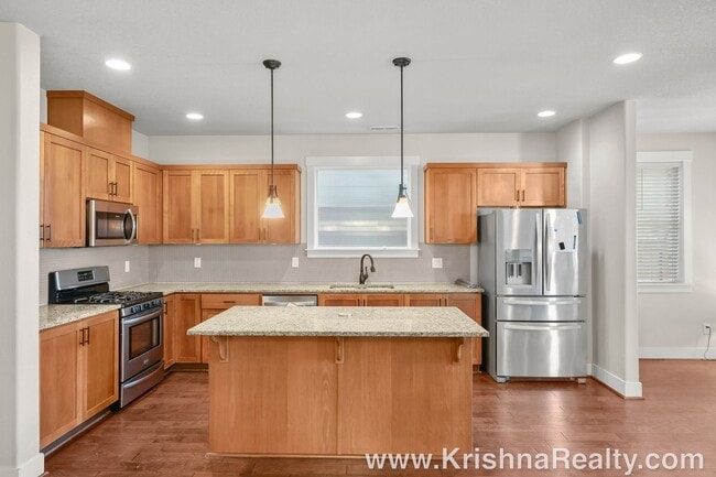 Building Photo - Gorgeous 4 BD* 2.5 BA* Single Family Home ...