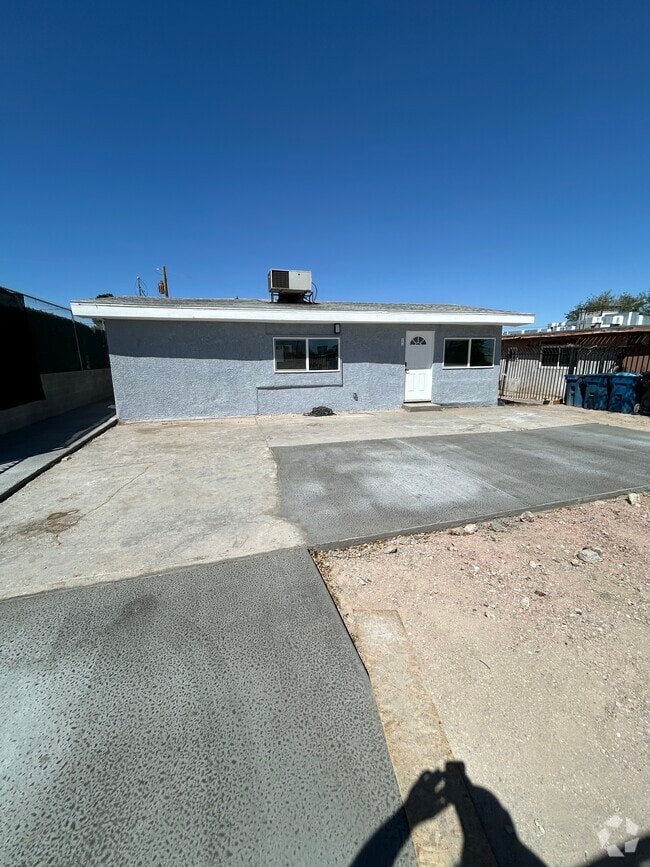 210 W Monroe - 210 W Monroe Ave